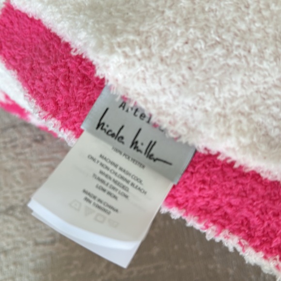 Nicole Miller Snowflake Throw Blanket - Picture 2 of 4